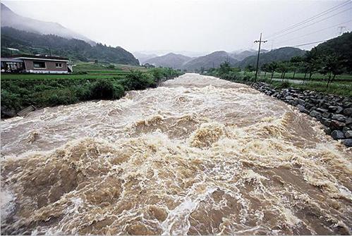 水利部：全國433條河流發生超警洪水 33條發生超歷史洪水